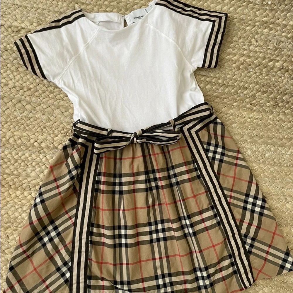 Girls size 6 Burberry dress